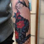 Фото рисунка тату кошка 09.10.2018 №188 - cat tattoo - tattoo-photo.ru