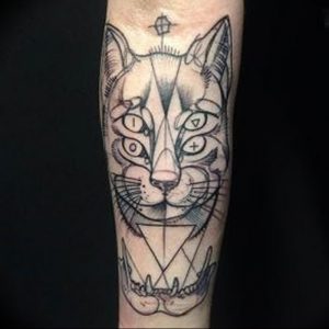 Фото рисунка тату кошка 09.10.2018 №225 - cat tattoo - tattoo-photo.ru