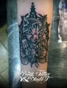 Фото рисунка тату кошка 09.10.2018 №283 - cat tattoo - tattoo-photo.ru
