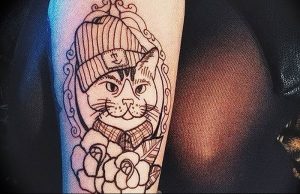 Фото рисунка тату кошка 09.10.2018 №382 - cat tattoo - tattoo-photo.ru