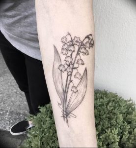 Фото рисунка тату ландыш 12.10.2018 №003 - tattoo lily of the valley - tattoo-photo.ru