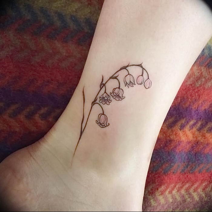 Фото рисунка тату ландыш 12.10.2018 №041 - tattoo lily of the valley - tattoo-photo.ru