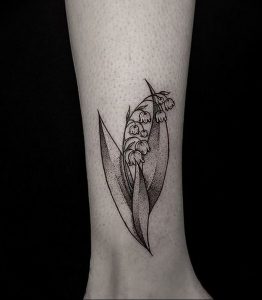 Фото рисунка тату ландыш 12.10.2018 №047 - tattoo lily of the valley - tattoo-photo.ru