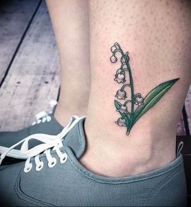Фото рисунка тату ландыш 12.10.2018 №049 - tattoo lily of the valley - tattoo-photo.ru