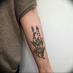 Фото рисунка тату ландыш 12.10.2018 №050 - tattoo lily of the valley - tattoo-photo.ru