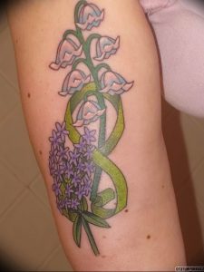 Фото рисунка тату ландыш 12.10.2018 №052 - tattoo lily of the valley - tattoo-photo.ru