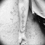 Фото рисунка тату оригами 12.10.2018 №112 - origami tattoo - tattoo-photo.ru