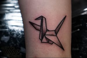 Фото рисунка тату оригами 12.10.2018 №182 - origami tattoo - tattoo-photo.ru
