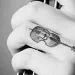 Фото тату Виолончель 26.10.2018 №004 - photo tattoo cello - tattoo-photo.ru