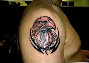 Фото тату беркут 10.10.2018 №009 - tattoo eagle - tattoo-photo.ru