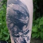 Фото тату беркут 10.10.2018 №014 - tattoo eagle - tattoo-photo.ru