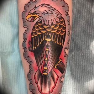 Фото тату беркут 10.10.2018 №036 - tattoo eagle - tattoo-photo.ru