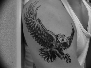 Фото тату беркут 10.10.2018 №038 - tattoo eagle - tattoo-photo.ru