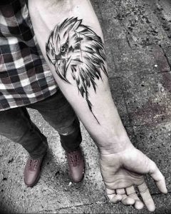 Фото тату беркут 10.10.2018 №061 - tattoo eagle - tattoo-photo.ru