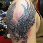 Фото тату беркут 10.10.2018 №068 - tattoo eagle - tattoo-photo.ru