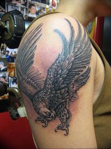 Фото тату беркут 10.10.2018 №068 - tattoo eagle - tattoo-photo.ru