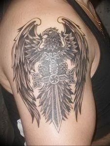 Фото тату беркут 10.10.2018 №118 - tattoo eagle - tattoo-photo.ru