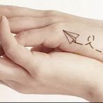 Фото тату бумажный самолетик 09.10.2018 №005 - tattoo paper airplane - tattoo-photo.ru
