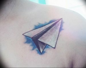 Фото тату бумажный самолетик 09.10.2018 №010 - tattoo paper airplane - tattoo-photo.ru