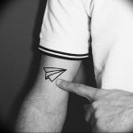 Фото тату бумажный самолетик 09.10.2018 №011 - tattoo paper airplane - tattoo-photo.ru