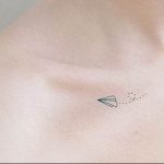 Фото тату бумажный самолетик 09.10.2018 №015 - tattoo paper airplane - tattoo-photo.ru
