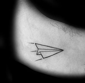 Фото тату бумажный самолетик 09.10.2018 №019 - tattoo paper airplane - tattoo-photo.ru