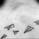 Фото тату бумажный самолетик 09.10.2018 №021 - tattoo paper airplane - tattoo-photo.ru