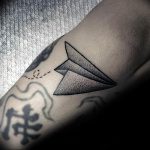 Фото тату бумажный самолетик 09.10.2018 №024 - tattoo paper airplane - tattoo-photo.ru