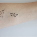 Фото тату бумажный самолетик 09.10.2018 №031 - tattoo paper airplane - tattoo-photo.ru