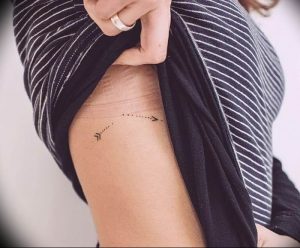 Фото тату бумажный самолетик 09.10.2018 №057 - tattoo paper airplane - tattoo-photo.ru
