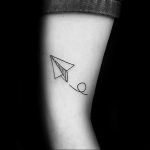 Фото тату бумажный самолетик 09.10.2018 №065 - tattoo paper airplane - tattoo-photo.ru