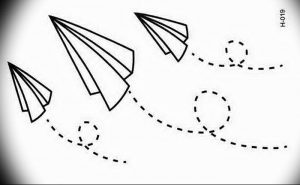 Фото тату бумажный самолетик 09.10.2018 №088 - tattoo paper airplane - tattoo-photo.ru
