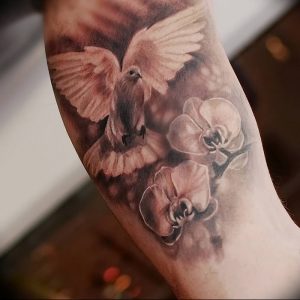 Фото тату голубь 26.10.2018 №004 - tattoo dove - tattoo-photo.ru