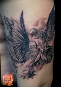 Фото тату голубь 26.10.2018 №018 - tattoo dove - tattoo-photo.ru