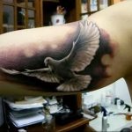 Фото тату голубь 26.10.2018 №052 - tattoo dove - tattoo-photo.ru