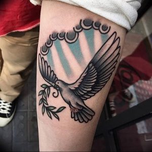 Фото тату голубь 26.10.2018 №113 - tattoo dove - tattoo-photo.ru