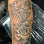 Фото тату голубь 26.10.2018 №121 - tattoo dove - tattoo-photo.ru