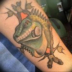 Фото тату игуана 26.10.2018 №027 - tattoo iguana - tattoo-photo.ru
