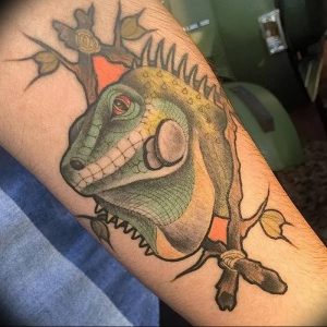 Фото тату игуана 26.10.2018 №027 - tattoo iguana - tattoo-photo.ru