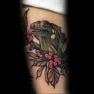 Фото тату игуана 26.10.2018 №034 - tattoo iguana - tattoo-photo.ru