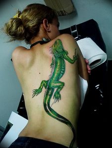 Фото тату игуана 26.10.2018 №039 - tattoo iguana - tattoo-photo.ru