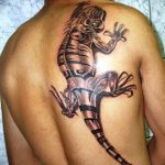 Фото тату игуана 26.10.2018 №043 - tattoo iguana - tattoo-photo.ru
