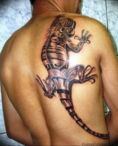 Фото тату игуана 26.10.2018 №043 - tattoo iguana - tattoo-photo.ru