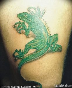 Фото тату игуана 26.10.2018 №057 - tattoo iguana - tattoo-photo.ru