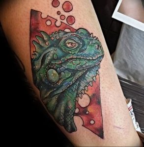 Фото тату игуана 26.10.2018 №062 - tattoo iguana - tattoo-photo.ru