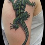 Фото тату игуана 26.10.2018 №066 - tattoo iguana - tattoo-photo.ru