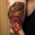Фото тату игуана 26.10.2018 №084 - tattoo iguana - tattoo-photo.ru