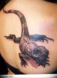 Фото тату игуана 26.10.2018 №090 - tattoo iguana - tattoo-photo.ru