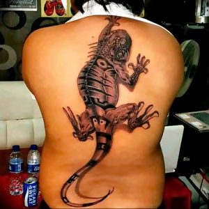 Фото тату игуана 26.10.2018 №097 - tattoo iguana - tattoo-photo.ru
