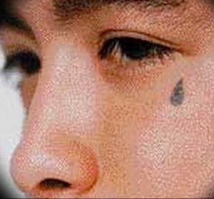 Фото тату слеза под глазом 10.10.2018 №021 - tattoo is a tear under the eye - tattoo-photo.ru